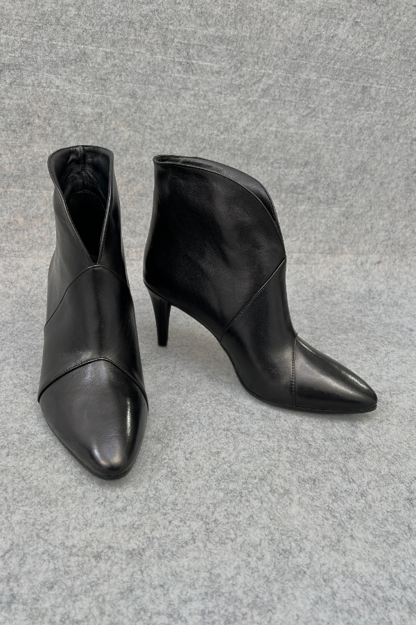 Yaakovah pointy store toe booties